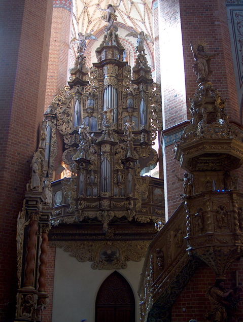 Baroka orgeno nuntempe uzata dum la diservoj kaj mesoj