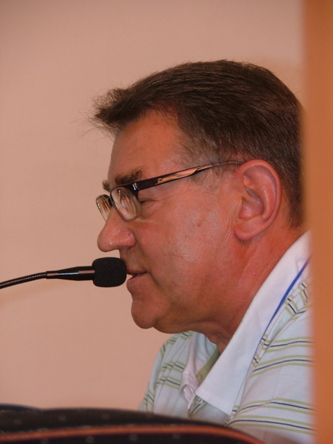 Reelektita prezidanto, Miloslav Šv&aacute;ček eldiras instigan paroladon