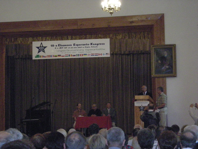 Solena malfermo en Aula Magna