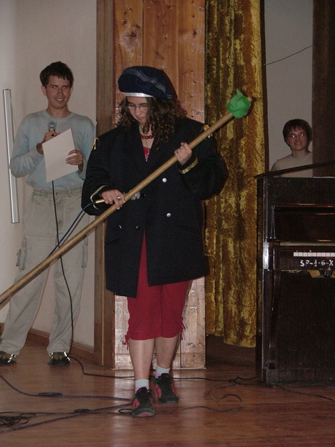 sketĉoj prezentitaj de la junularo